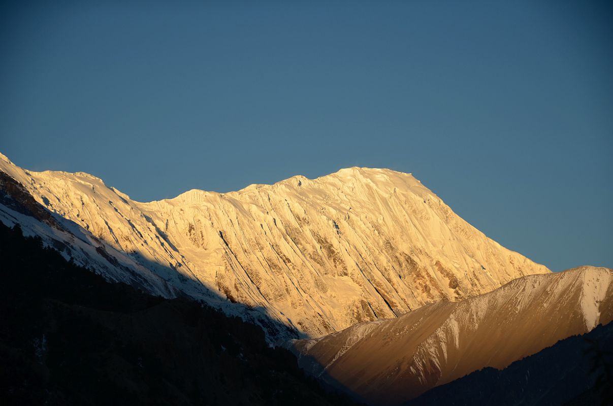 14 La Grande Barriere and Tilicho Peak Close Up After Sunrise From Manang 